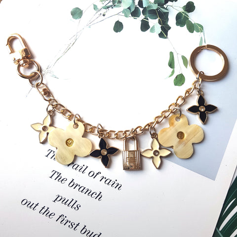 Bag Jewelry Horn Horn Accessories for Bags with Trendy Design and Luxury Unique Flower White