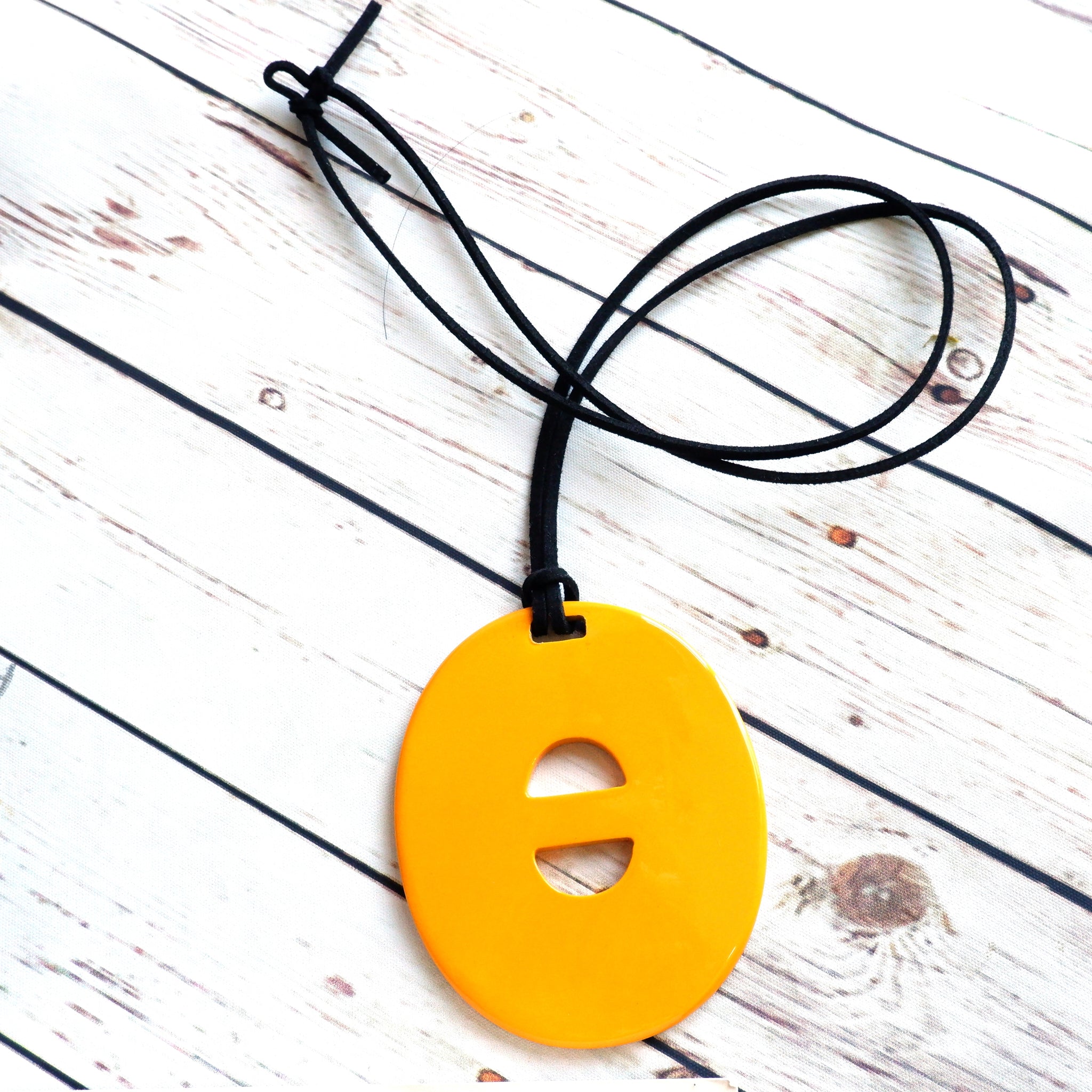 Handmade Natural Horn and Lacquer Orange Scraf Ring Oval Luxury and Unique