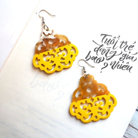 Buffalo Horn Disc Earrings Jewelry Handcraft Boho and Ethnic Earrings Pattern Yellow and Brown