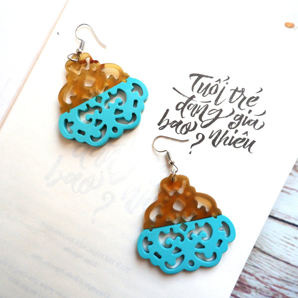 Buffalo Horn Disc Earrings Jewelry Handcraft Boho and Ethnic Earrings Pattern Light Blue and Brown