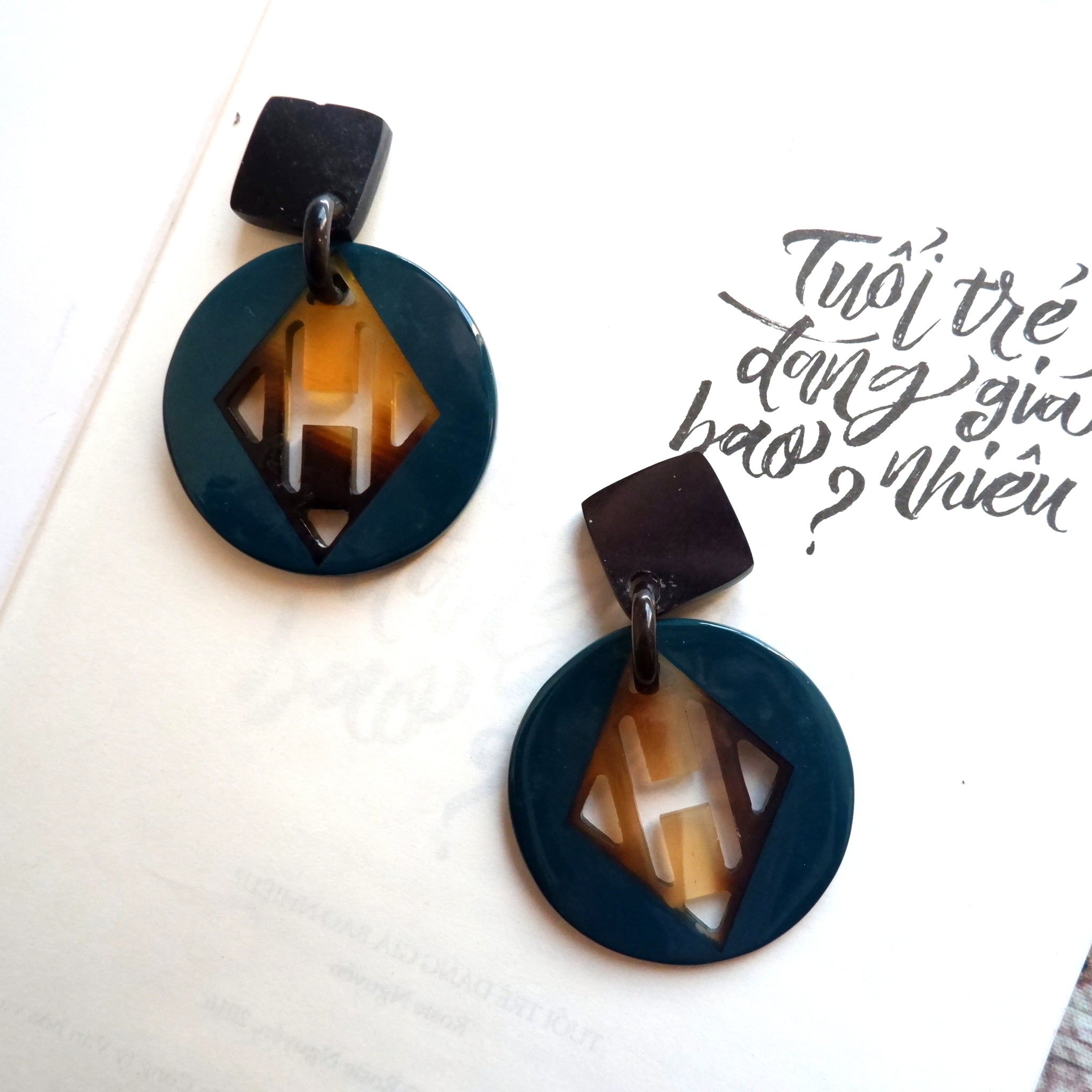Buffalo Horn Disc Earrings Jewelry Handcraft Boho and Ethnic Earrings Geometry Dark  Turquoise and Brown