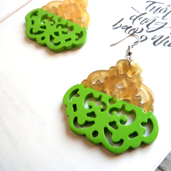 Buffalo Horn Disc Earrings Jewelry Handcraft Boho and Ethnic Earrings Pattern Light Green and Yellow