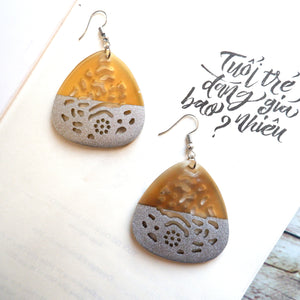 Buffalo Horn Disc Earrings Jewelry Handcraft Boho and Ethnic Earrings Triangle Brown and Gray