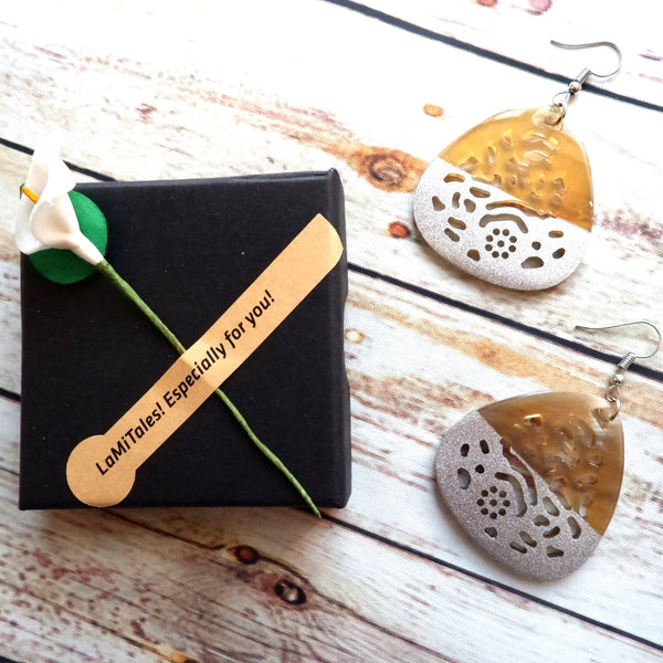 Buffalo Horn Disc Earrings Jewelry Handcraft Boho and Ethnic Earrings Triangle Brown and Gray