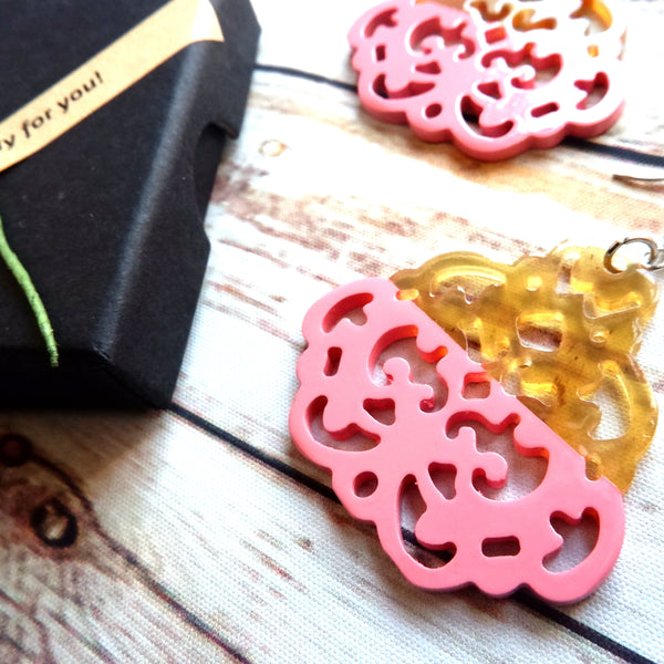 Buffalo Horn Disc Earrings Jewelry Handcraft Boho and Ethnic Earrings Pattern Yellow and Pink