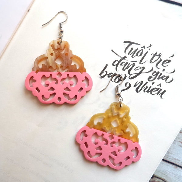 Buffalo Horn Disc Earrings Jewelry Handcraft Boho and Ethnic Earrings Pattern Yellow and Pink