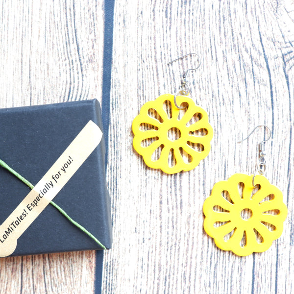 Buffalo Horn Disc Earrings Jewelry Handcraft Boho and Ethnic Earrings Flower Yellow