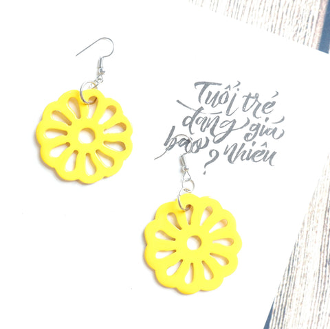 Buffalo Horn Disc Earrings Jewelry Handcraft Boho and Ethnic Earrings Flower Yellow
