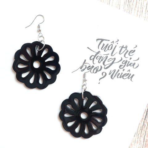 Buffalo Horn Disc Earrings Jewelry Handcraft Boho and Ethnic Earrings Flower Black