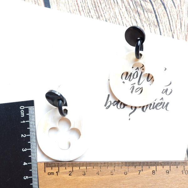 Buffalo Horn Disc Earrings Jewelry Handcraft Boho and Ethnic Earrings Round White and Flower Middle