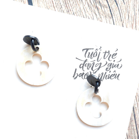 Buffalo Horn Disc Earrings Jewelry Handcraft Boho and Ethnic Earrings Round White and Flower Middle