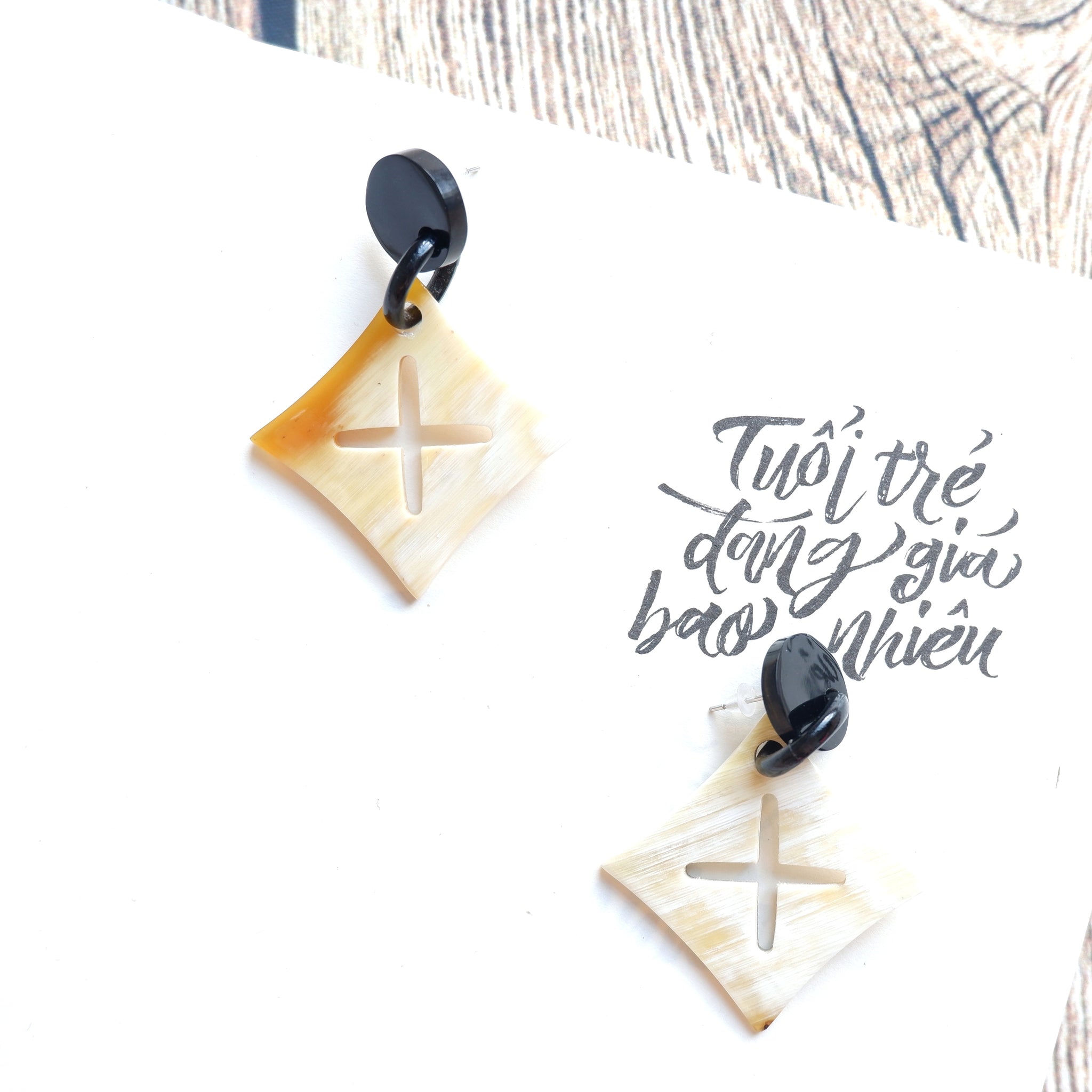 Buffalo Horn Disc Earrings Jewelry Handcraft Boho and Ethnic Earrings Rhombus White and Yellow
