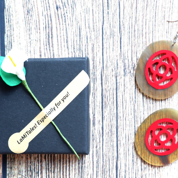 Buffalo Horn Disc Earrings Jewelry Handcraft Boho and Ethnic Earrings Oval Light Brown and Red