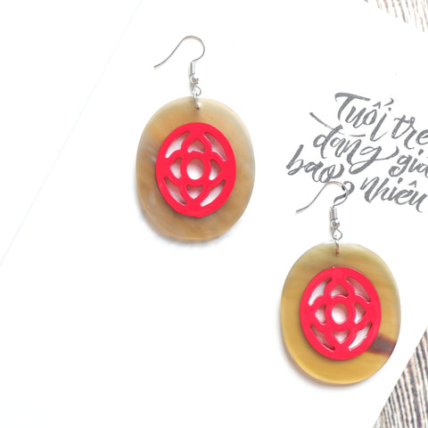 Buffalo Horn Disc Earrings Jewelry Handcraft Boho and Ethnic Earrings Oval Light Brown and Red