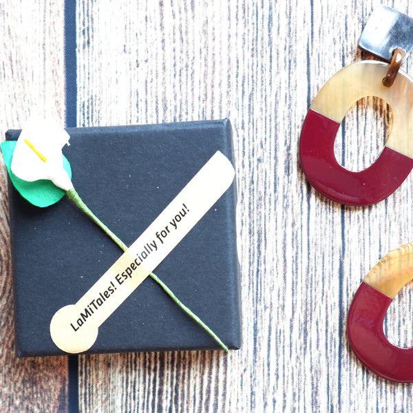 Buffalo Horn Disc Earrings Jewelry Handcraft Boho and Ethnic Earrings Oval Light Yellow and Deep Red