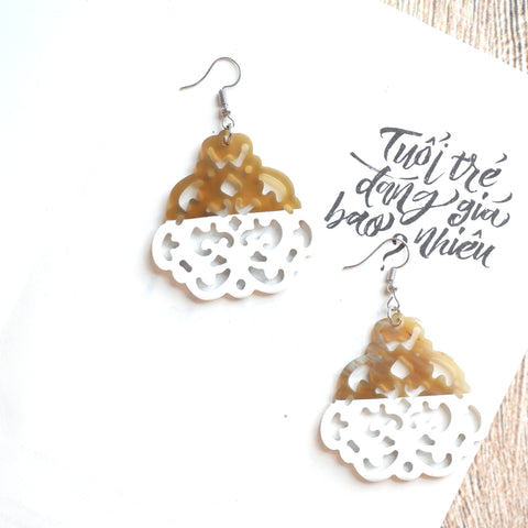 Buffalo Horn Disc Earrings Jewelry Handcraft Boho and Ethnic Earrings Pattern Brown and White
