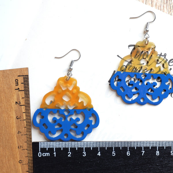 Buffalo Horn Disc Earrings Jewelry Handcraft Boho and Ethnic Earrings Pattern Yellow and Blue