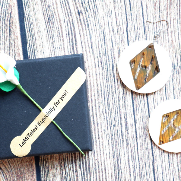 Buffalo Horn Disc Earrings Jewelry Handcraft Boho and Ethnic Earrings Geometry White and Brown