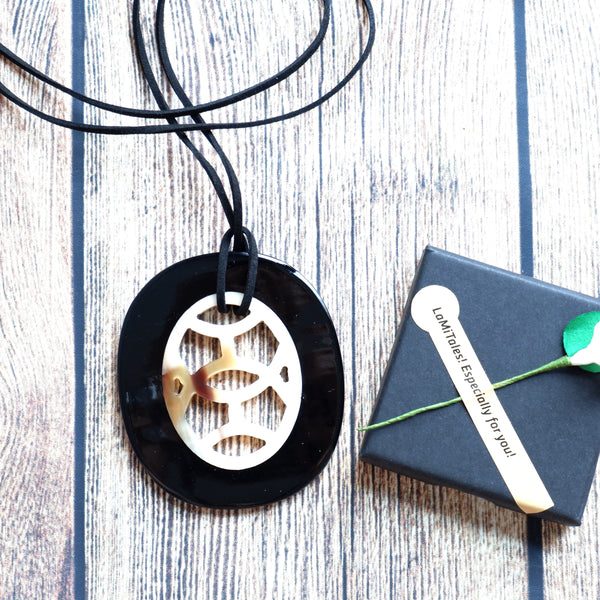 Handmade Natural Horn and Lacquer Black and White Diamond Rhombus Oval Luxury