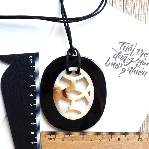 Handmade Natural Horn and Lacquer Black and White Diamond Rhombus Oval Luxury