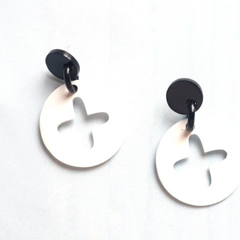 Buffalo Horn Disc Earrings Jewelry Handcraft Boho and Ethnic Earrings Round White and Flower Middle