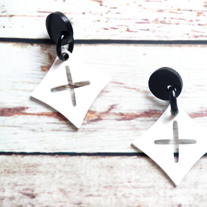 Buffalo Horn Disc Earrings Jewelry Handcraft Boho and Ethnic Earrings Rhombus White
