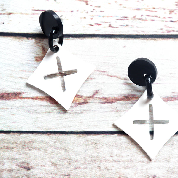 Buffalo Horn Disc Earrings Jewelry Handcraft Boho and Ethnic Earrings Rhombus White