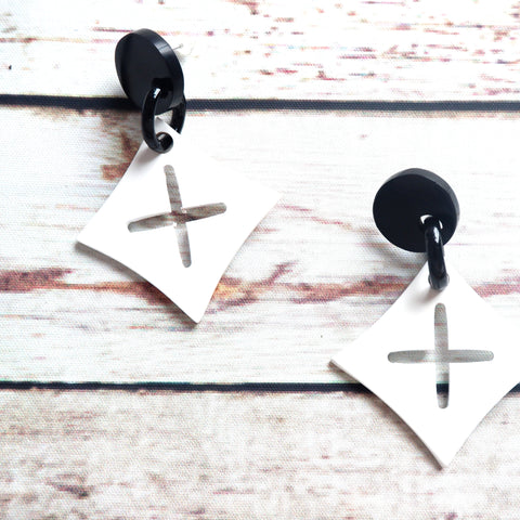 Buffalo Horn Disc Earrings Jewelry Handcraft Boho and Ethnic Earrings Rhombus White