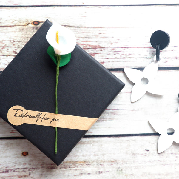 Buffalo Horn Disc Earrings Jewelry Handcraft Boho and Ethnic Earrings White Flower