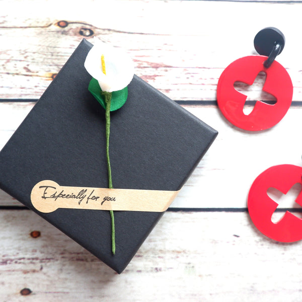 Buffalo Horn Disc Earrings Jewelry Handcraft Boho and Ethnic Earrings Round Red and Flower Middle