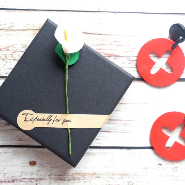 Buffalo Horn Disc Earrings Jewelry Handcraft Boho and Ethnic Earrings Round Red and Flower Middle