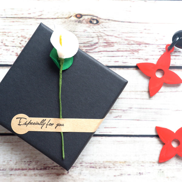 Buffalo Horn Disc Earrings Jewelry Handcraft Boho and Ethnic Earrings Red Flower